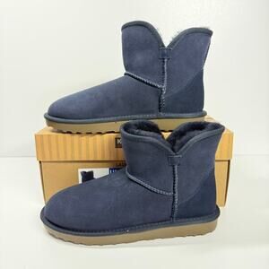 NIB • Kirkland Signature Ladies' Shearling  Size: 7